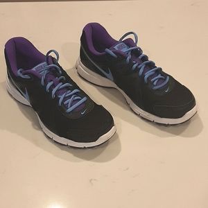 Nike Revolution 2. Women's 7.5